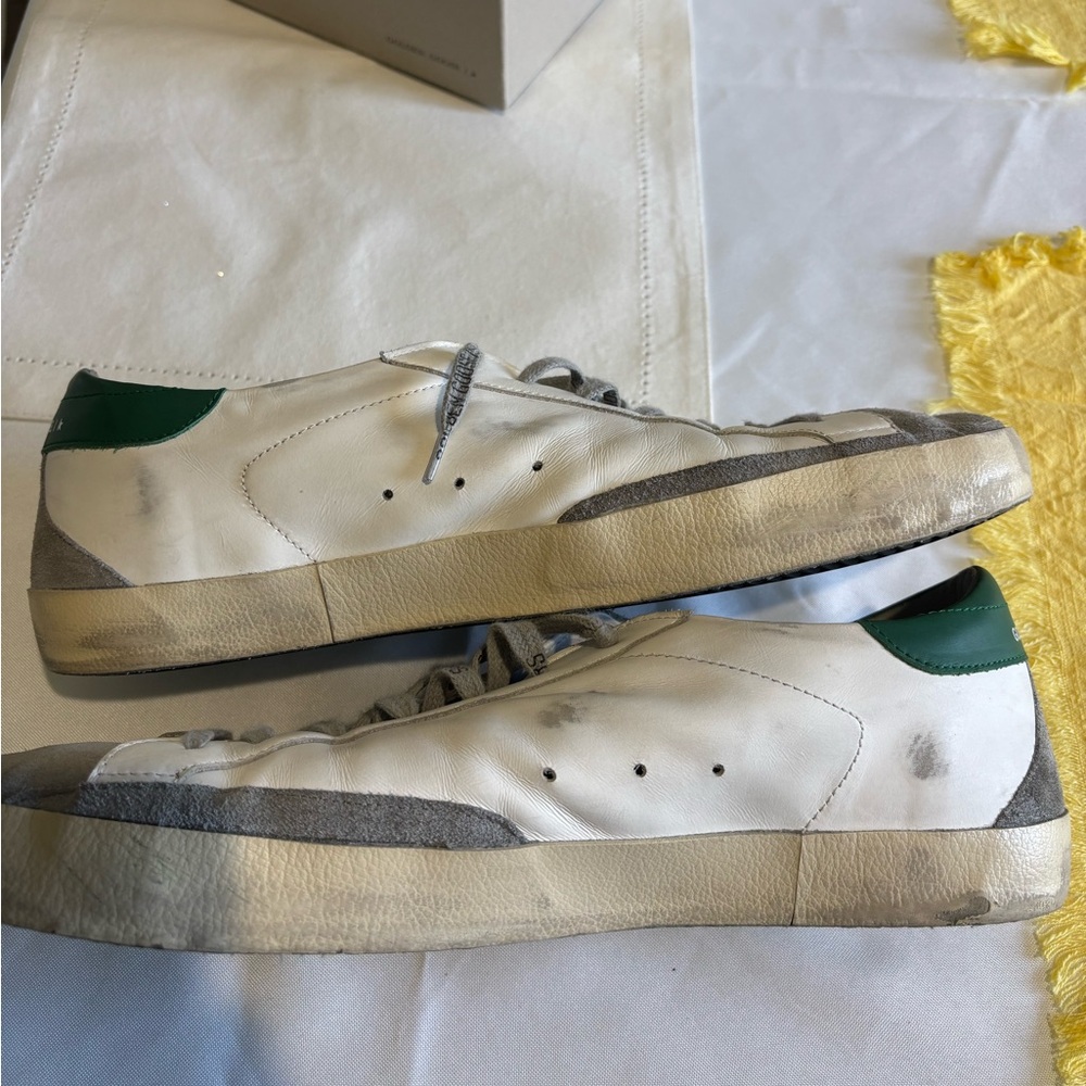 Golden Goose Superstar Size 46

Worn about twice still new in great condition. - Picture 2 of 13